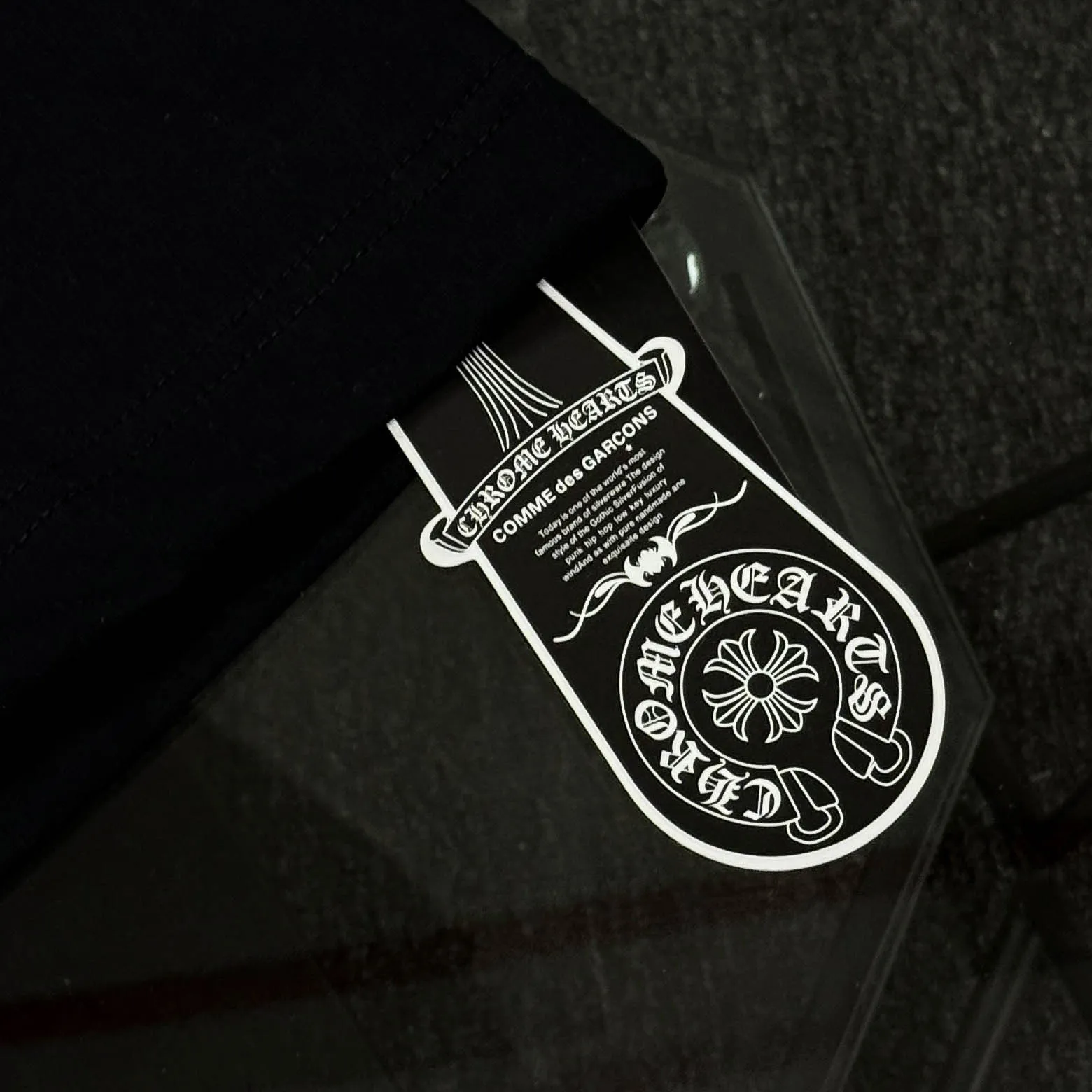 P170 Chrome Hearts 25 high-end versions. The fabric is made of 300 grams of high-density pure cotton. It does not deform or shrink. It has three labels. It is the same style for men and women. Technology: suede foaming + digital printing. Color: white, black. SIZE: S-XL.